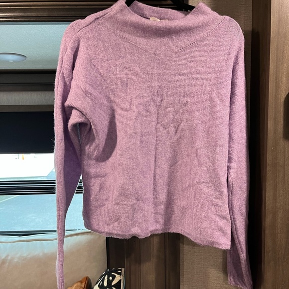 Sweater - Picture 1 of 3